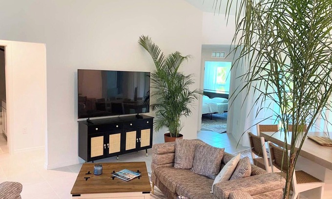 Gulf Cove House | Spacious 4-bedroom house in charming Port Charlotte with AC, WiFi, near beaches
