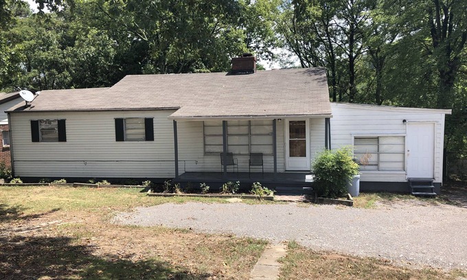 Glen Iris House | Spacious 4 Bedroom Home near UAB, Princeton, and Grandview Hospitals