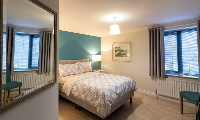 Belfast City Centre House | Spacious 4 - Bedroom Home in Lisburn