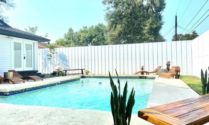 Garland House | Spacious 4 Bedroom Home with Pool