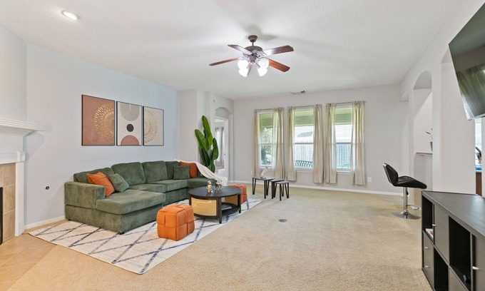Pasadena House | Spacious 4-bedroom house in enchanting Pasadena with AC