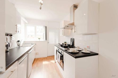Doncaster House | Spacious 4 Bedroom House with Garden in Doncaster