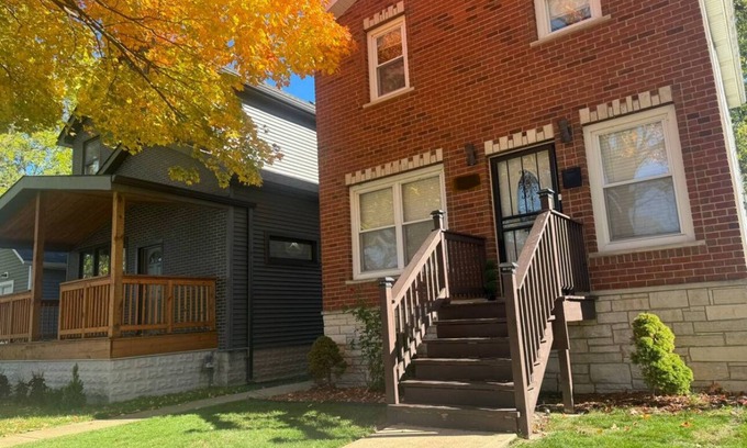 Calumet Heights House | Spacious 4-bedroom house in fabulous Chicago Back Yard Pond, and Theatre