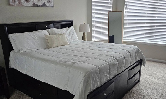 Southeast Houston House | Spacious 4-bedroom house in amazing Houston with WiFi, AC