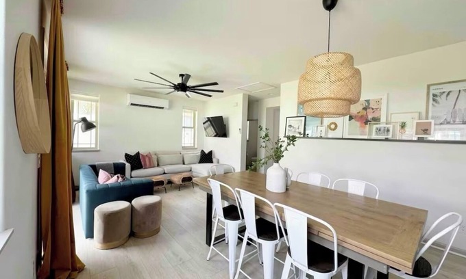 Makaha Valley House | Spacious 4-bedroom house 5 minutes from beach