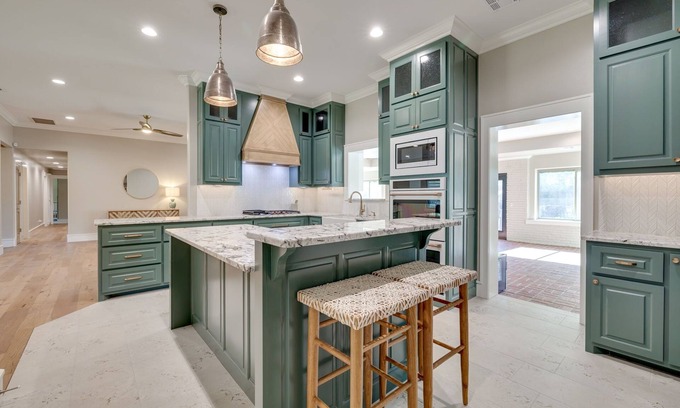 Norman House | Spacious 4-bedroom house w/hottub and pool near campus in Norman!