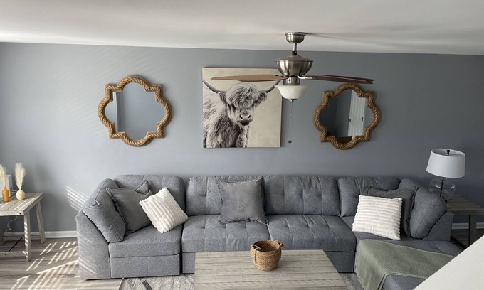 Middletown House | Spacious 4 Bedroom Townhouse