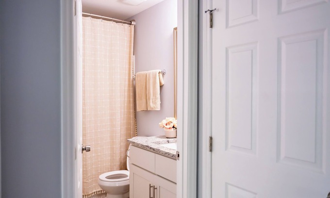 Charlotte House | Spacious 4-bedroom townhome with WiFi, AC close to Uptown Charlotte!