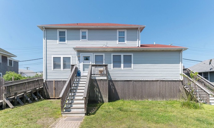 Ocean Beach House | Spacious 4-bedroom, 3 bath house in Ocean Beach with WiFi, AC