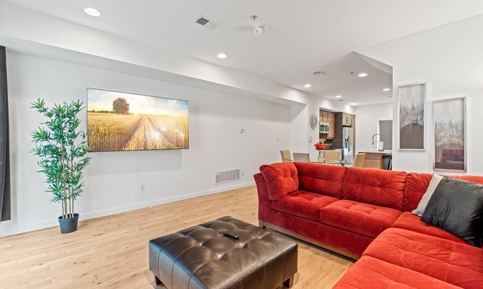 Olde Kensington House | Spacious 4-bedroom house with HotTub&King Bed in phenomenal Philadelphia