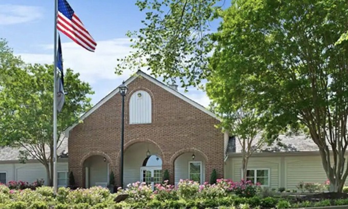 Berkeley Resort | Spacious 4 Bedroom Suite @ The Historic Powhatan Resort