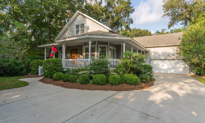 Saint Simons Island House | Spacious 4 bed, 3 bath mid-island SSI home
