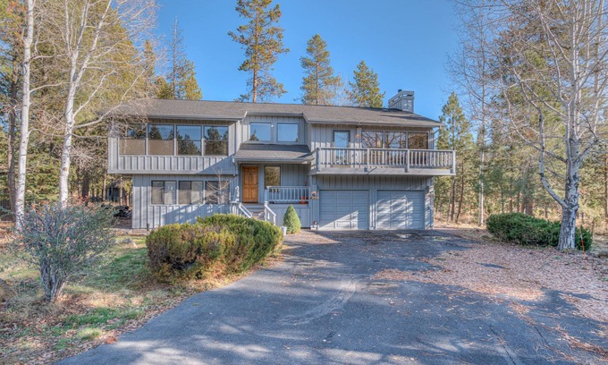 Deer Park House | Spacious 4bd/3bath, A/C, Hot Tub, SHARC, EV
