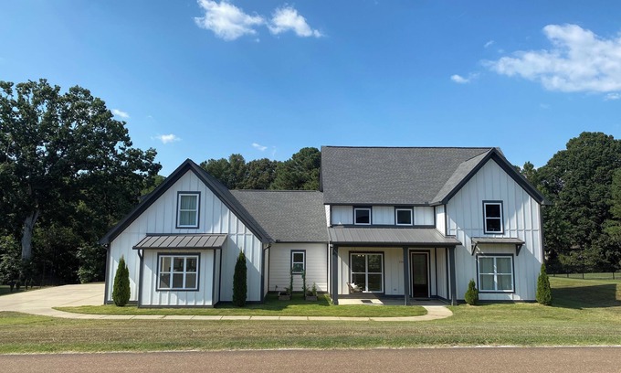 Oxford House | Spacious 4BR/3.5BA Family Home- Minutes from the Square & Ole Miss