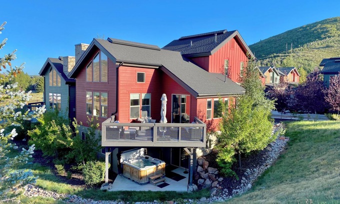 Pinebrook House | Spacious 4BR 3.5BA Luxury Mountain Sleeps10!STUNNING VIEWS, near top attractions