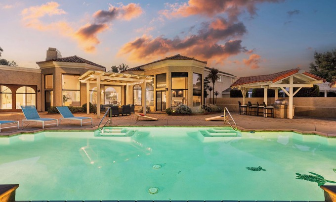 Huntington Beach Bed & Breakfast | Spacious 4BR Huntington Beach Home with Pool