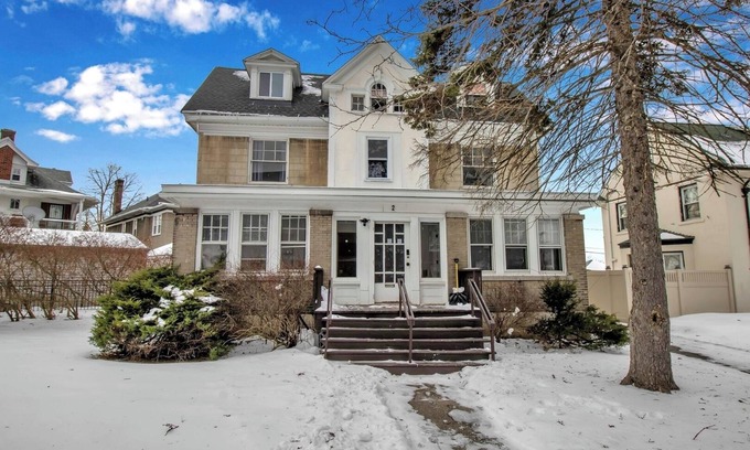 North Buffalo Cottage | Spacious 4BR Near UB & Niagara Falls - Pet Friendly