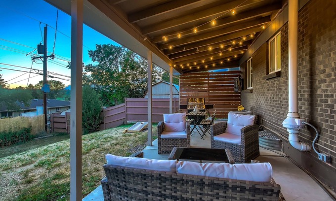 Lamar Heights Area House | Spacious 4BR Oasis | Pet Friendly, Fenced Backyard