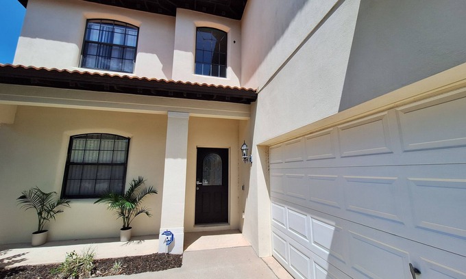 Calabria House | Spacious 5-Bdrm 4 bth pool home w/game room close to Disney, Epic Universe
