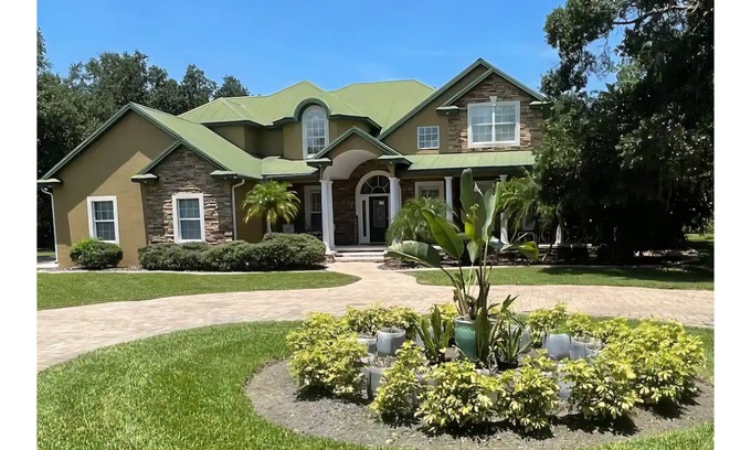 Glencoe House | Spacious 5-bedroom house in charming New Smyrna Beach with WiFi, AC