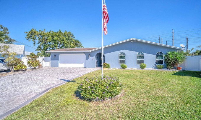 Fort Lauderdale House | Spacious 5-Bedroom Waterfront Home with Pool & Ocean Access on Dania Canal.