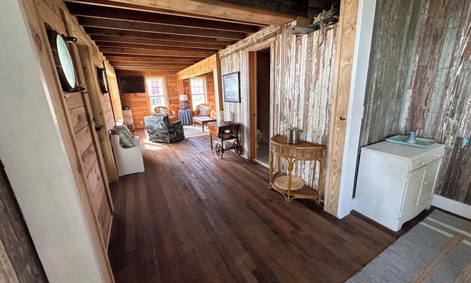 Harkers Island House | Spacious 5-bedroom house with AC, WiFi in awesome Harkers Island