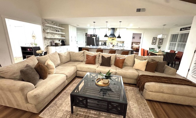 Lawrenceville House | Spacious 5-bedroom house in awesome Lawrenceville with AC