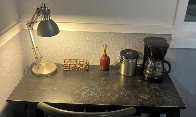 College Cabin | Spacious 5-bedroom lodge in tranquil Fairbanks with WiFi. Close to UAF.