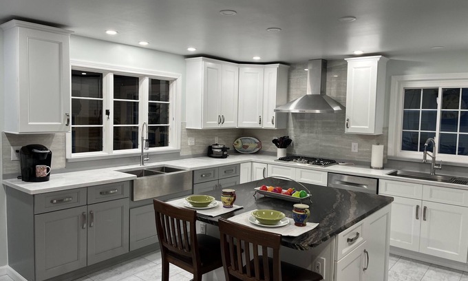 Erie House | Spacious 5 Bedroom Newly Remodeled Retreat