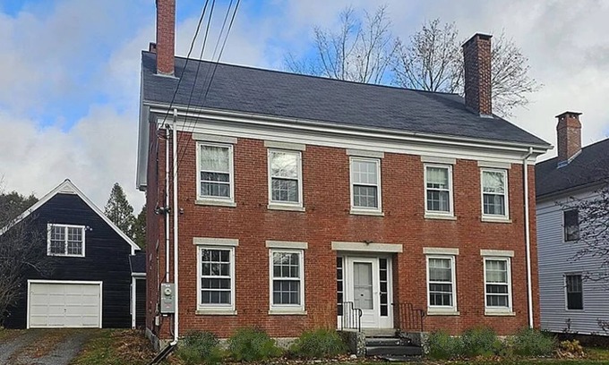 Damariscotta House | Spacious 5-bedrooms on dead end street. WiFi, AC. Walk to charming Damariscotta.