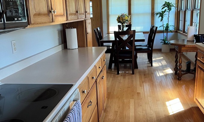 East Bloomington House | Spacious 5-bedroom house in pleasant Minneapolis with AC