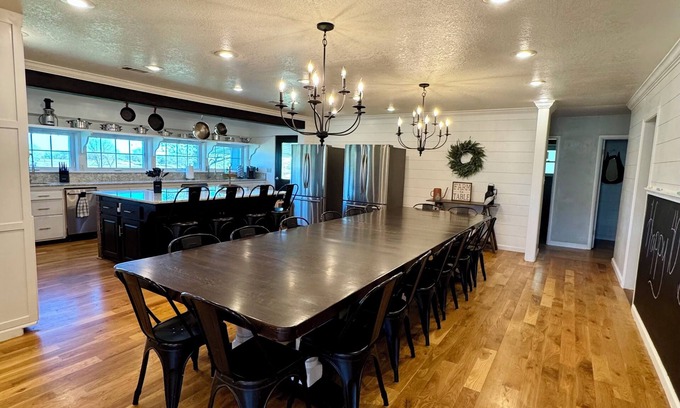Wilburn Other | Spacious 5-bedroom farmhouse, Horse Drawn Wagon Rides, Fishing,Game Room