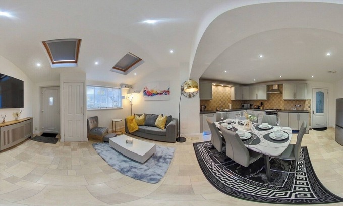 Sunderland House | Spacious 5B Sunderland Home for Groups and Families