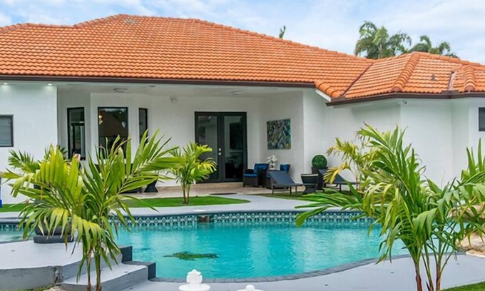 Tamiami House | Spacious 5BR Oasis w/Pool, Games & Outdoor Fun