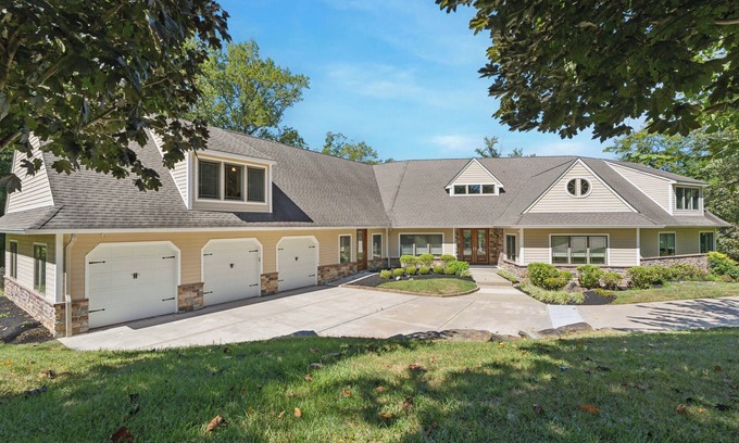 Newtown Square House | Spacious 6-bedroom in lovely Newtown Sq 2 miles from Aronimink Golf Club
