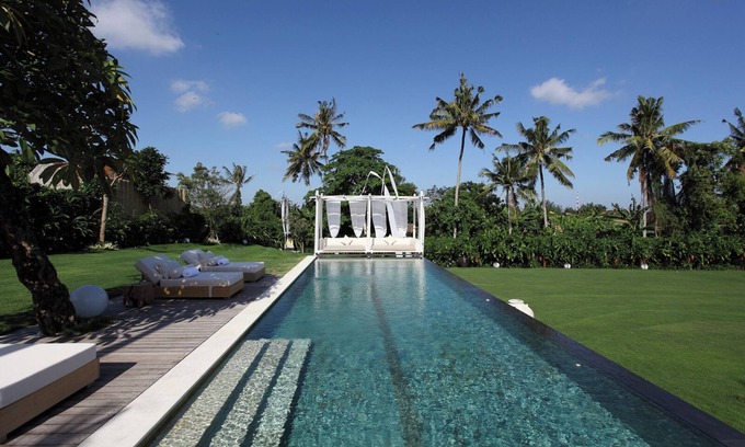 Padonan Villa | Spacious, 6-Bedroom Family Villa in Canggu