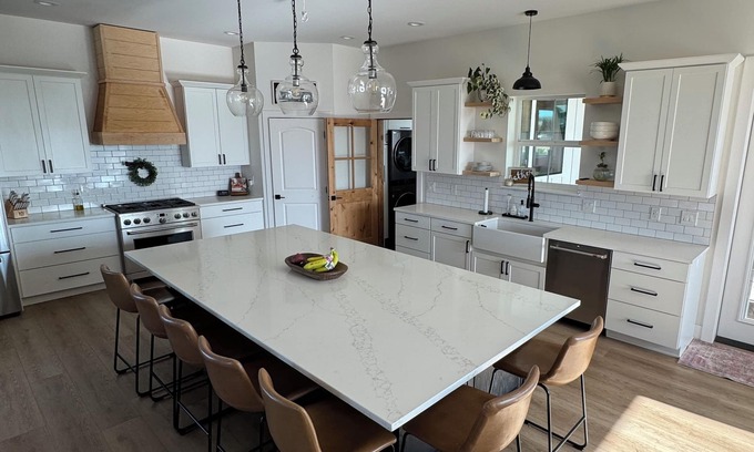Selah House | Spacious 6 bedroom home with theater room and gym just minutes from Yakima!