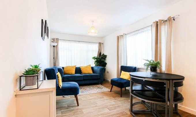 Newcastle-upon-Tyne House | Spacious 6 Bedroom in Forest Hall Modern Comfort with Excellent Transport Links