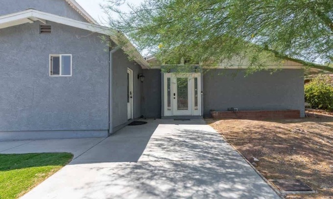Mesa House | Spacious 8 Bedroom | Hot Tub & Grill | Close to Do