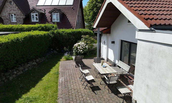 Westerland House | Spacious 90 m² apartment in Westerland with garden, terrace and pet permit