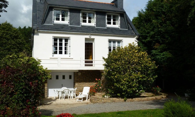 Concarneau House | Spacious and comfortable house in a mature garden. Wireless