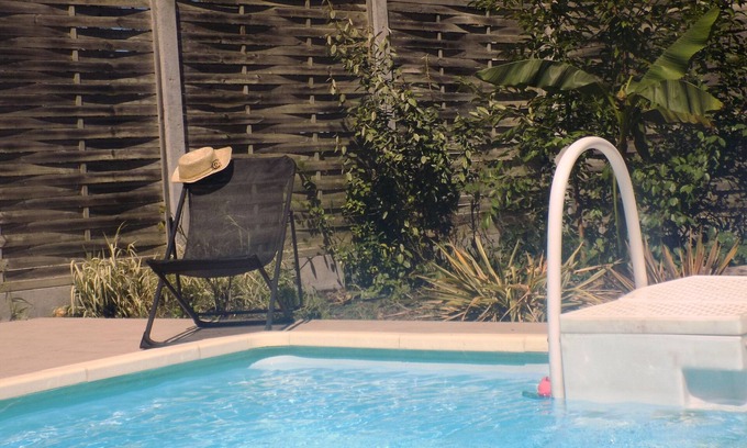 Mimizan Villa | Spacious and comfortable 8-person villa with swimming pool, quiet