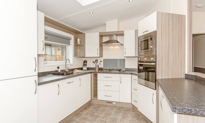 Aysgarth Ski Chalet | Spacious and contemporary lodge with one double with en suite shower and one twin.