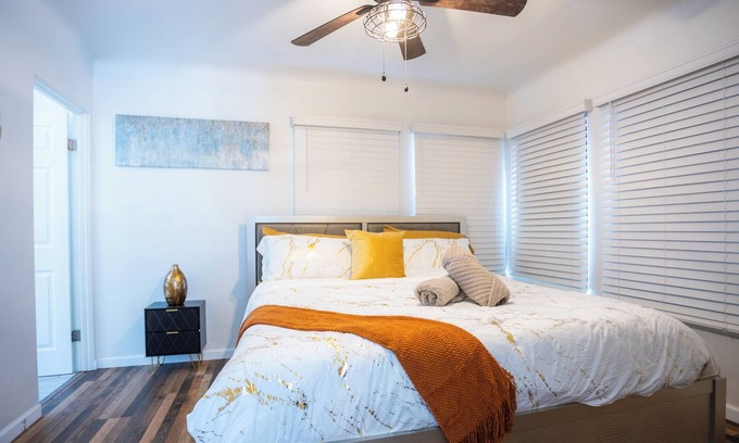 Yuma Townsite House | Spacious and Cozy Room