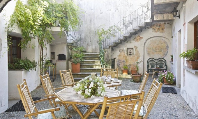 Castello House | Spacious and exceptional 6-room house with an idyllic courtyard