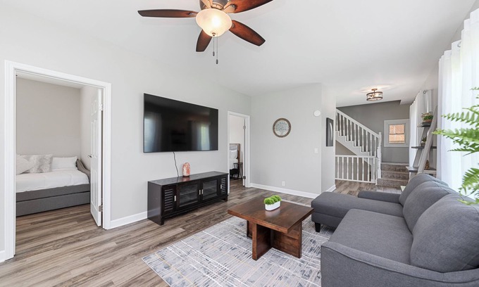 Fox Valley House | Spacious and family friendly getaway. 8 mins from Chicago Premium Outlet Mall.
