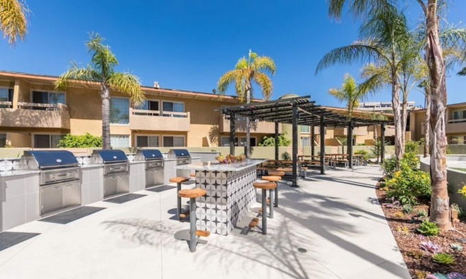 Solana Beach Apartment | Spacious and Modern Studio with Balcony and Outdoor Pool