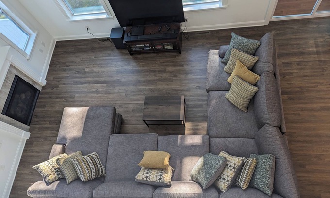 Gansevoort House | Spacious and Modern, 15 minutes to Saratoga Race Track!