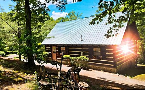 Copperhill House | Spacious and Rustic Cabin with a Hot Tub near Copperhill for a Family Getaway in Tennessee
