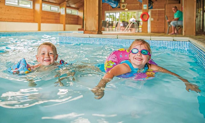 Ludchurch House | Spacious and well-presented 12ft-wide caravan with one double and one twin.